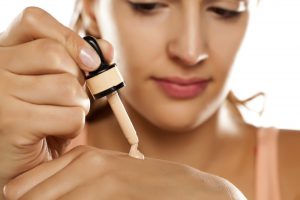 5 benefits of wearing makeup every day! How to apply it for the best effect?